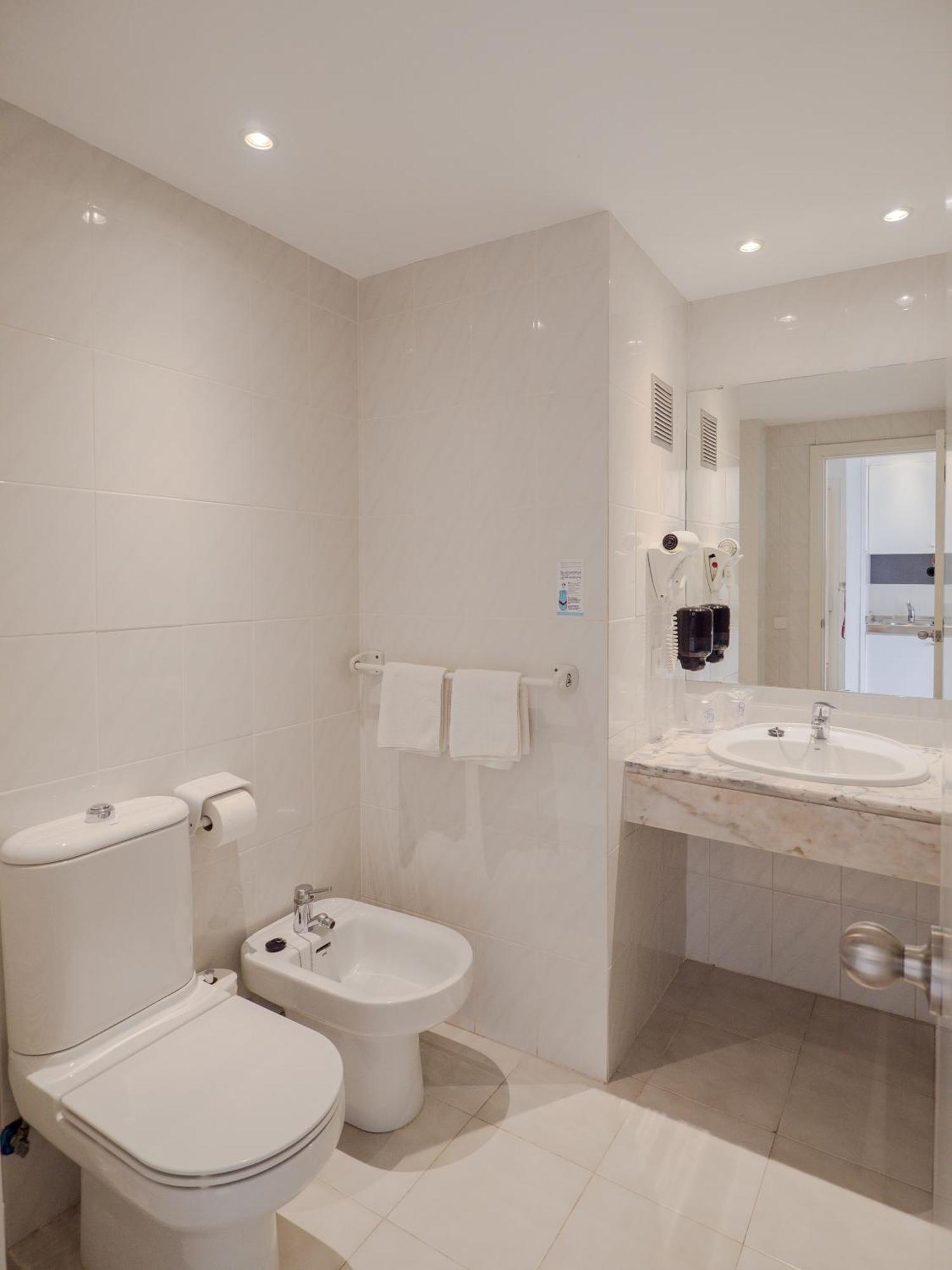 Apartamentos La Santa Maria Cala Millor  Buitenkant foto
